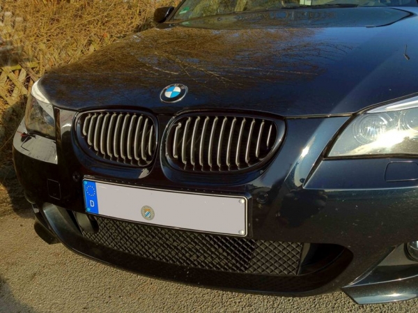 passend für BMW Nieren Kühlergrill in Wuschfarbe lackiert 5er E60 E61